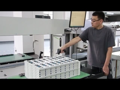 Batteria solare fissata al muro